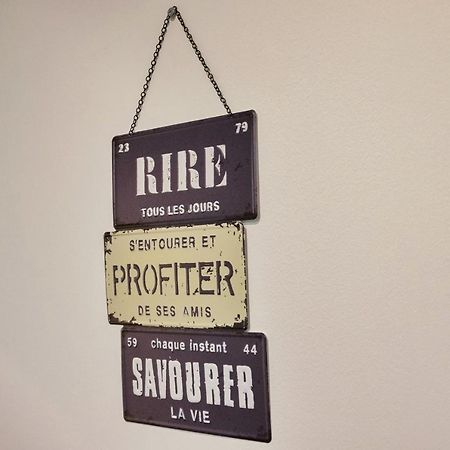 ❂ Les Logis De La Tremoille ❂ Cozy ❂ Netflix ❂ Apartment Thouars Luaran gambar