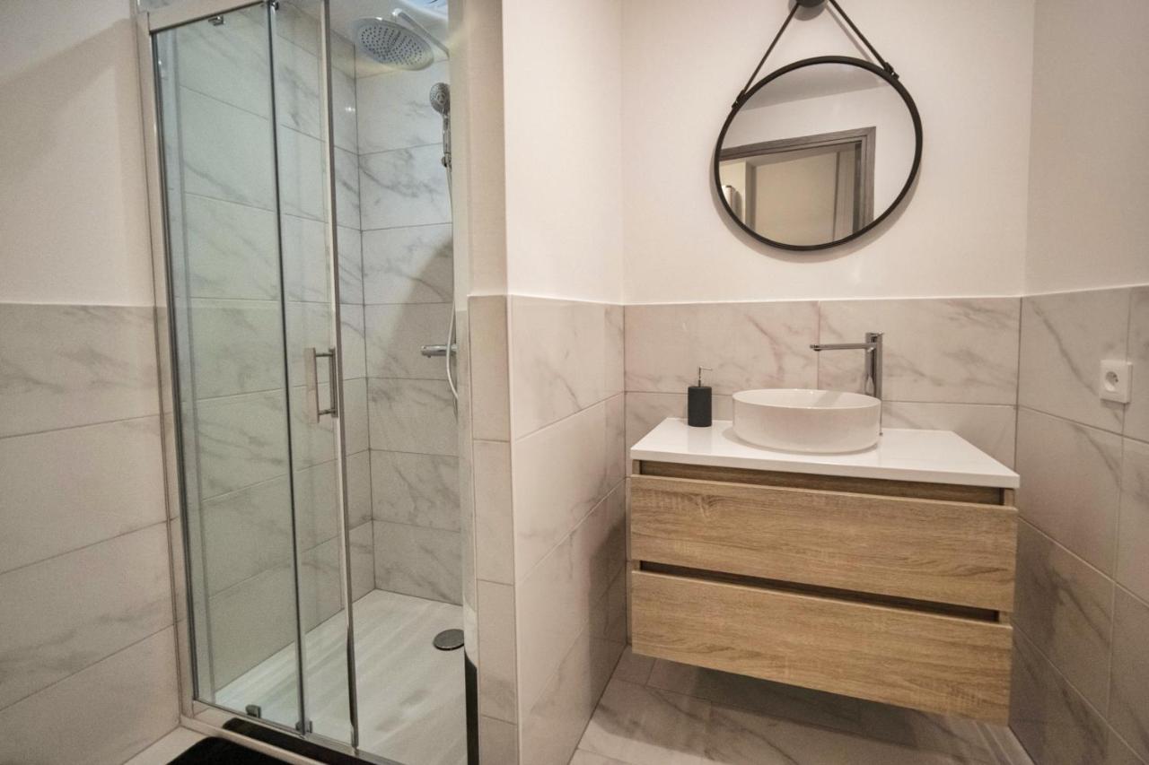 ❂ Les Logis De La Tremoille ❂ Cozy ❂ Netflix ❂ Apartment Thouars Luaran gambar
