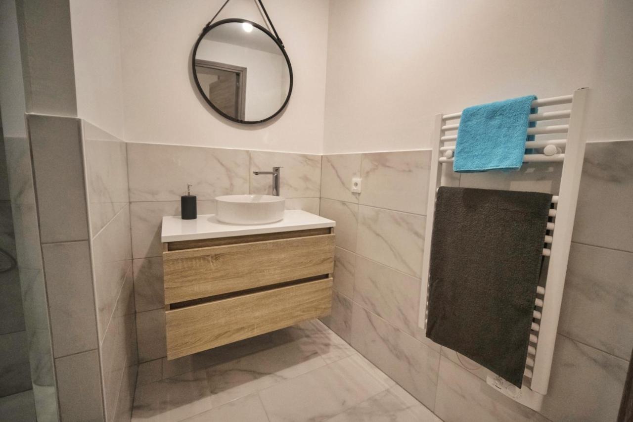 ❂ Les Logis De La Tremoille ❂ Cozy ❂ Netflix ❂ Apartment Thouars Luaran gambar